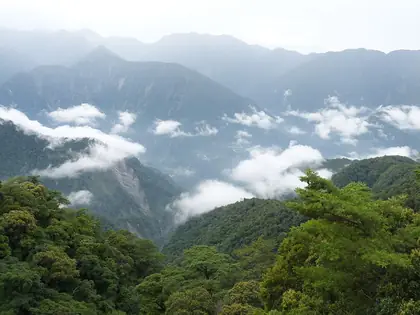 鞍馬山東北峰