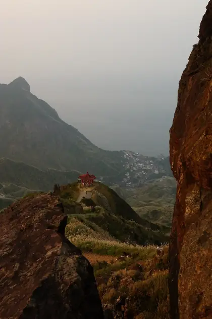 Teapot Mountain (無耳茶壺山)